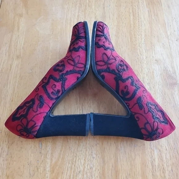 Yves Saint Laurent YSL Vintage Embroidered Block Heels Red and Black 6.5 M - Picture 9 of 10